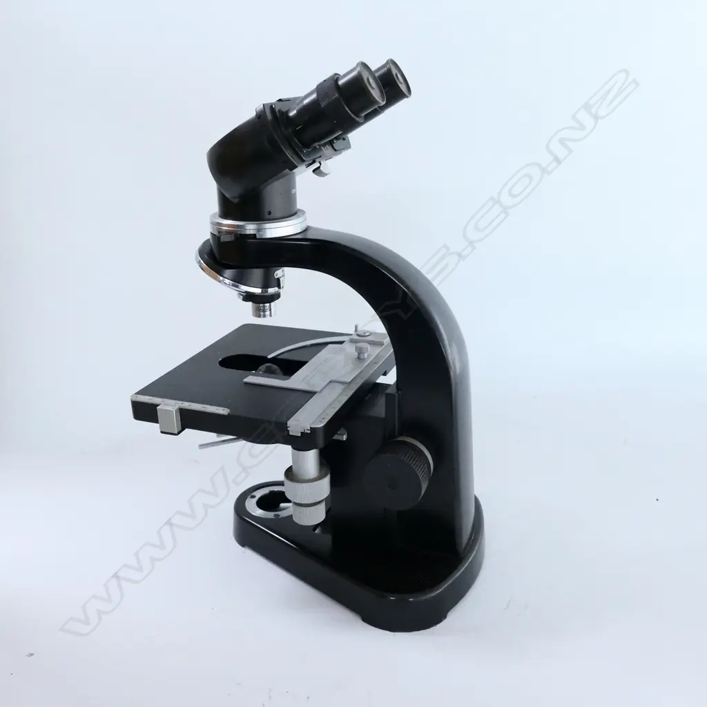 ERNST LEITZ BINOCULAR MICROSCOPE, WITH LAMP, BOX NOT ORIGINAL Image 1++